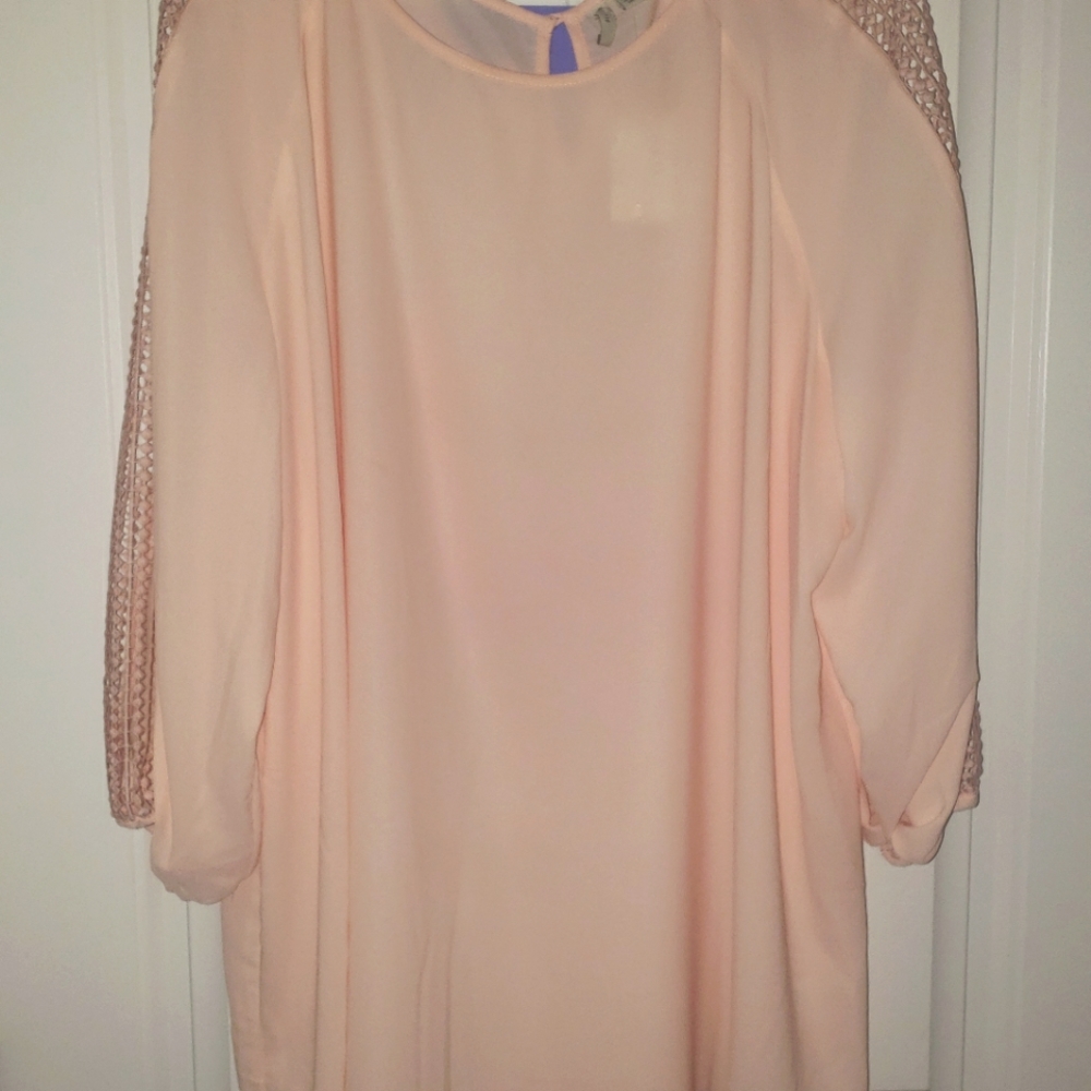 Peek Arm Blouse